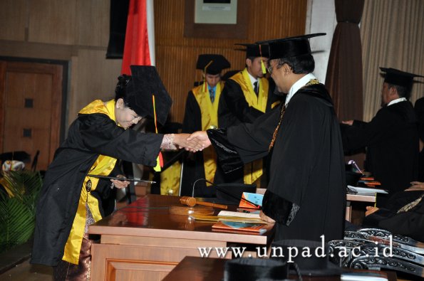 dok-humas-unpad_ilalang-foto_wisuda-gel-1-2010-2011_s1-mipa_141