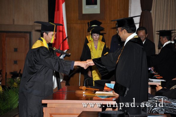 dok-humas-unpad_ilalang-foto_wisuda-gel-1-2010-2011_s1-mipa_143