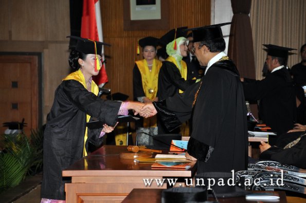 dok-humas-unpad_ilalang-foto_wisuda-gel-1-2010-2011_s1-mipa_144