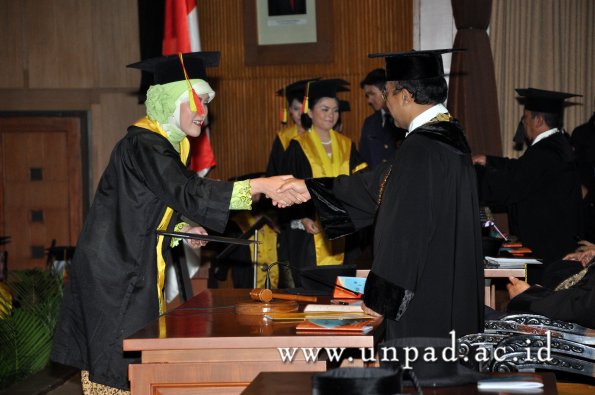 dok-humas-unpad_ilalang-foto_wisuda-gel-1-2010-2011_s1-mipa_145