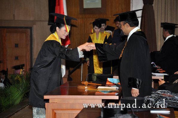 dok-humas-unpad_ilalang-foto_wisuda-gel-1-2010-2011_s1-mipa_146