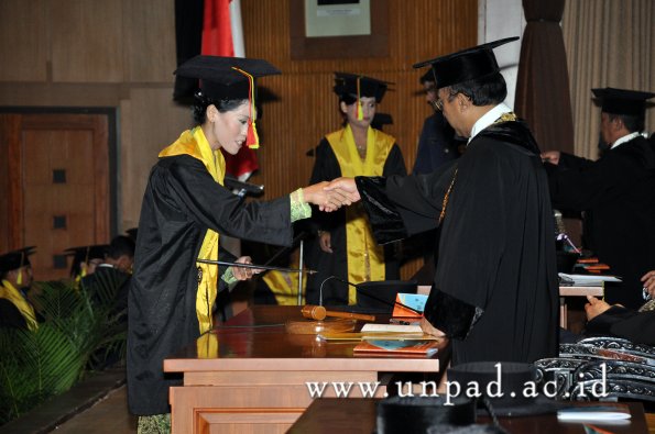 dok-humas-unpad_ilalang-foto_wisuda-gel-1-2010-2011_s1-mipa_147