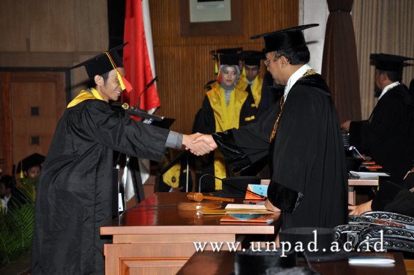 dok-humas-unpad_ilalang-foto_wisuda-gel-1-2010-2011_s1-mipa_151