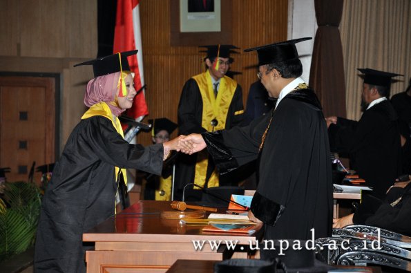 dok-humas-unpad_ilalang-foto_wisuda-gel-1-2010-2011_s1-mipa_153