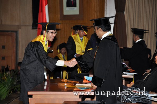 dok-humas-unpad_ilalang-foto_wisuda-gel-1-2010-2011_s1-mipa_155