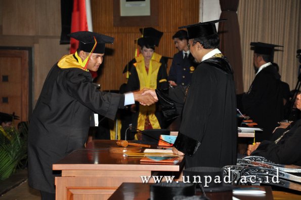 dok-humas-unpad_ilalang-foto_wisuda-gel-1-2010-2011_s1-mipa_156