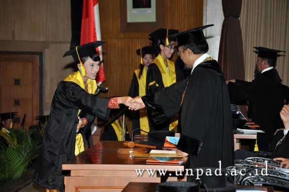 dok-humas-unpad_ilalang-foto_wisuda-gel-1-2010-2011_s1-mipa_157