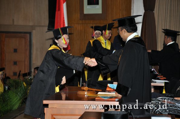 dok-humas-unpad_ilalang-foto_wisuda-gel-1-2010-2011_s1-mipa_159