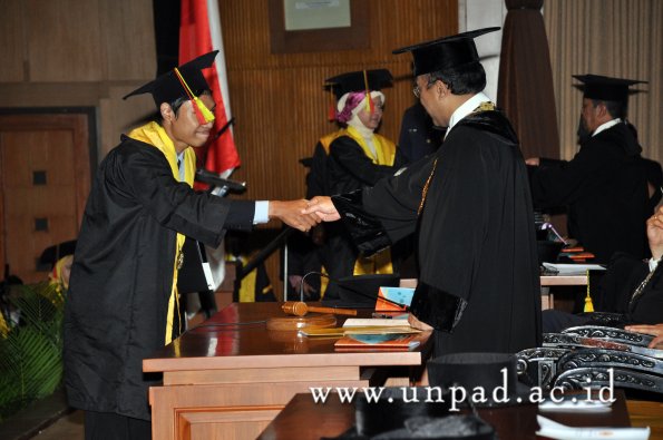 dok-humas-unpad_ilalang-foto_wisuda-gel-1-2010-2011_s1-mipa_160