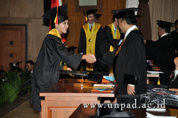 dok-humas-unpad_ilalang-foto_wisuda-gel-1-2010-2011_s1-mipa_168