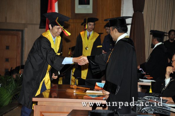 dok-humas-unpad_ilalang-foto_wisuda-gel-1-2010-2011_s1-mipa_169