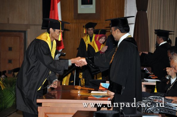 dok-humas-unpad_ilalang-foto_wisuda-gel-1-2010-2011_s1-mipa_171