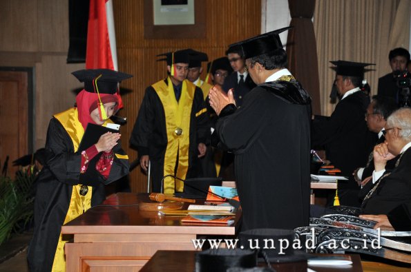 dok-humas-unpad_ilalang-foto_wisuda-gel-1-2010-2011_s1-mipa_172