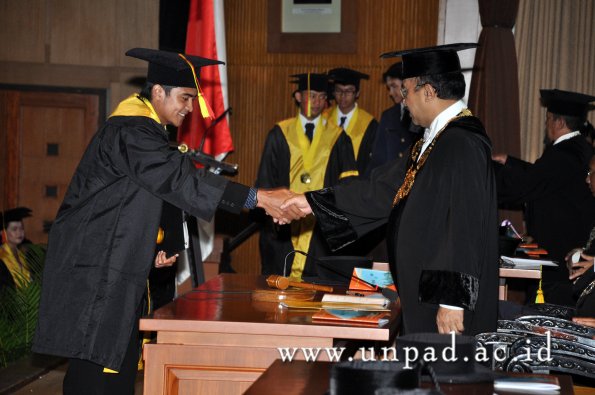 dok-humas-unpad_ilalang-foto_wisuda-gel-1-2010-2011_s1-mipa_173