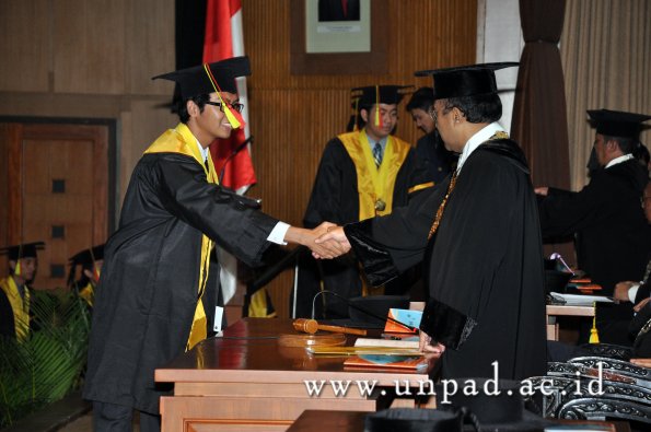 dok-humas-unpad_ilalang-foto_wisuda-gel-1-2010-2011_s1-mipa_175