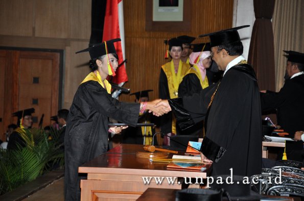 dok-humas-unpad_ilalang-foto_wisuda-gel-1-2010-2011_s1-mipa_179