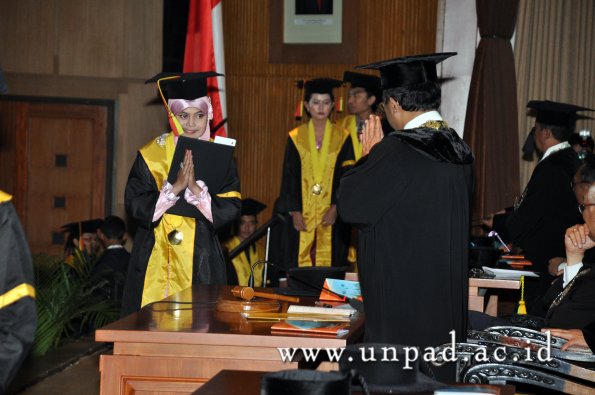 dok-humas-unpad_ilalang-foto_wisuda-gel-1-2010-2011_s1-mipa_180