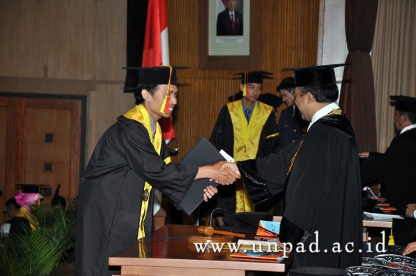 dok-humas-unpad_ilalang-foto_wisuda-gel-1-2010-2011_s1-mipa_182