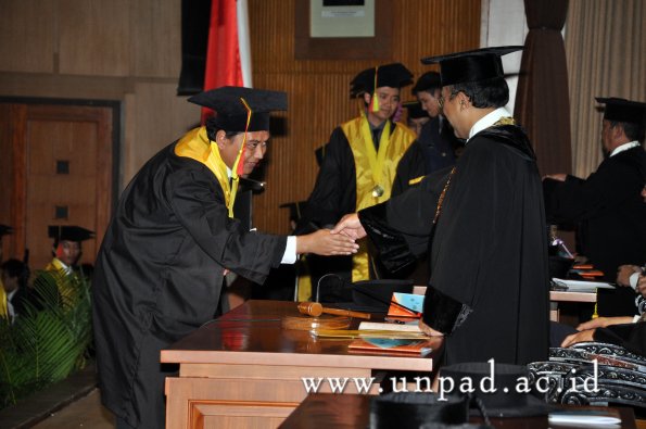 dok-humas-unpad_ilalang-foto_wisuda-gel-1-2010-2011_s1-mipa_184