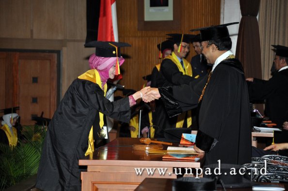 dok-humas-unpad_ilalang-foto_wisuda-gel-1-2010-2011_s1-mipa_186