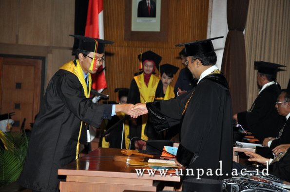 dok-humas-unpad_ilalang-foto_wisuda-gel-1-2010-2011_s1-mipa_187