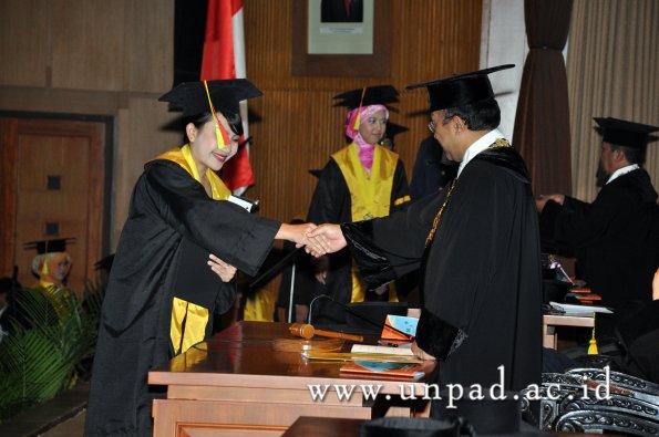 dok-humas-unpad_ilalang-foto_wisuda-gel-1-2010-2011_s1-mipa_189