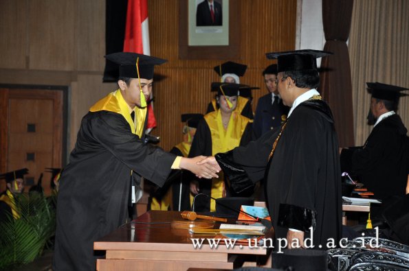 dok-humas-unpad_ilalang-foto_wisuda-gel-1-2010-2011_s1-mipa_193