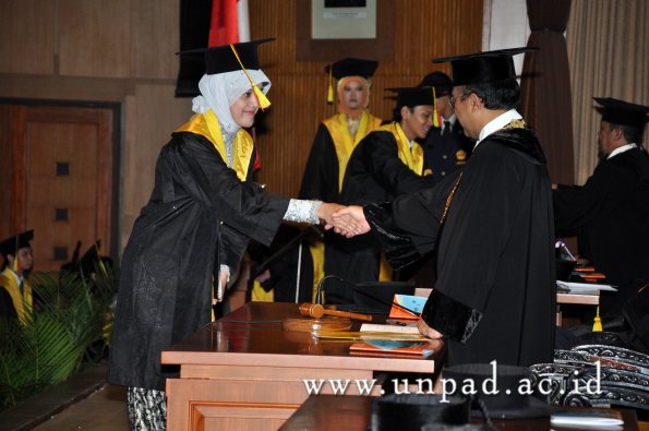 dok-humas-unpad_ilalang-foto_wisuda-gel-1-2010-2011_s1-mipa_195