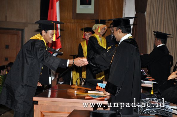 dok-humas-unpad_ilalang-foto_wisuda-gel-1-2010-2011_s1-mipa_196