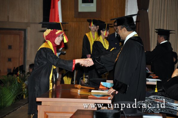 dok-humas-unpad_ilalang-foto_wisuda-gel-1-2010-2011_s1-mipa_198