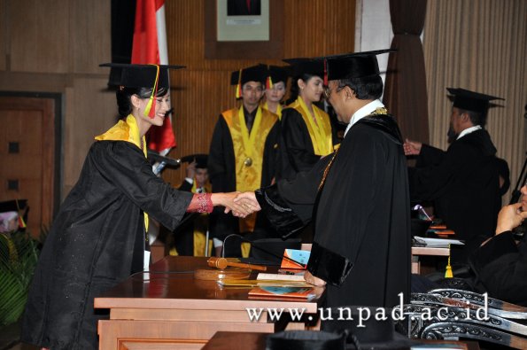 dok-humas-unpad_ilalang-foto_wisuda-gel-1-2010-2011_s1-mipa_199