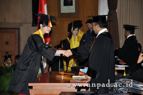 dok-humas-unpad_ilalang-foto_wisuda-gel-1-2010-2011_s1-mipa_202