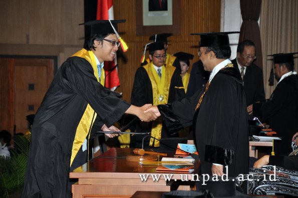 dok-humas-unpad_ilalang-foto_wisuda-gel-1-2010-2011_s1-mipa_210