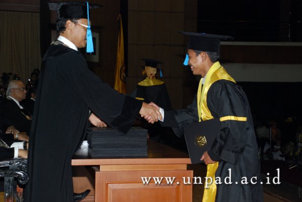 dok-humas-unpad_ilalang-foto_wisuda-gel-1-2010-2011_s1-sastra_095