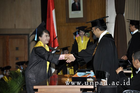 dok-humas-unpad_ilalang-foto_wisuda-gel-1-2010-2011_s1-sastra_124