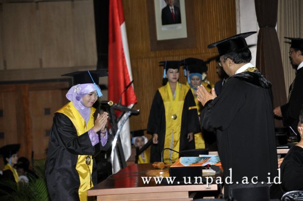 dok-humas-unpad_ilalang-foto_wisuda-gel-1-2010-2011_s1-sastra_128