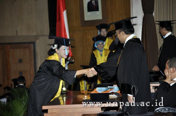 dok-humas-unpad_ilalang-foto_wisuda-gel-1-2010-2011_s1-sastra_129