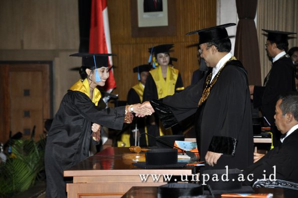 dok-humas-unpad_ilalang-foto_wisuda-gel-1-2010-2011_s1-sastra_147