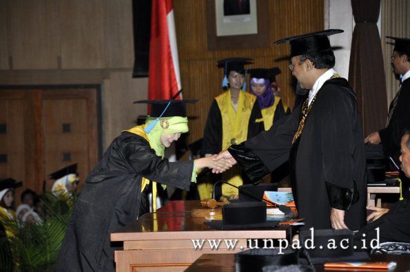 dok-humas-unpad_ilalang-foto_wisuda-gel-1-2010-2011_s1-sastra_155