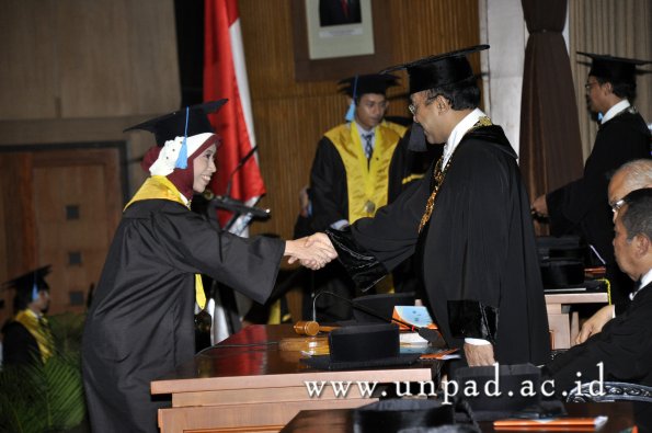 dok-humas-unpad_ilalang-foto_wisuda-gel-1-2010-2011_s1-sastra_164