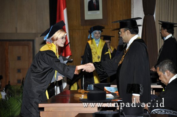 dok-humas-unpad_ilalang-foto_wisuda-gel-1-2010-2011_s1-sastra_169