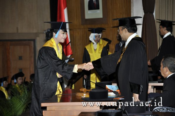 dok-humas-unpad_ilalang-foto_wisuda-gel-1-2010-2011_s1-sastra_182