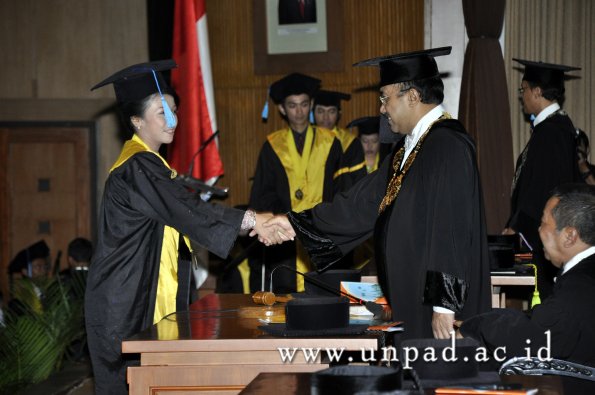 dok-humas-unpad_ilalang-foto_wisuda-gel-1-2010-2011_s1-sastra_189