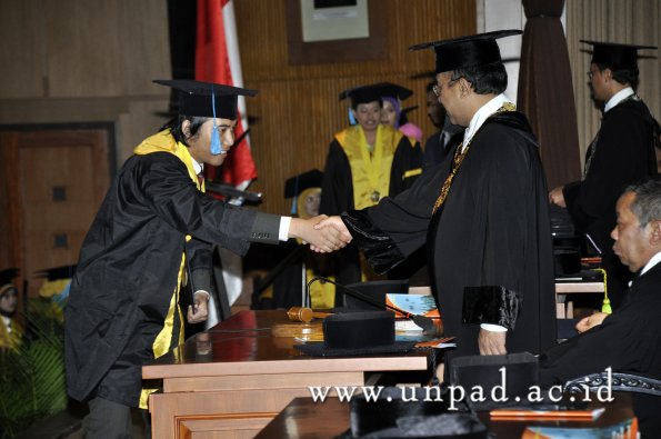 dok-humas-unpad_ilalang-foto_wisuda-gel-1-2010-2011_s1-sastra_191