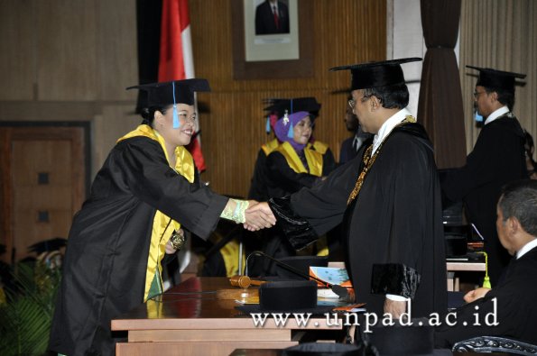 dok-humas-unpad_ilalang-foto_wisuda-gel-1-2010-2011_s1-sastra_192