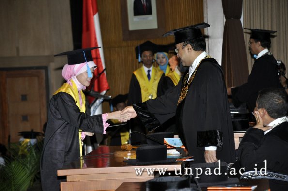 dok-humas-unpad_ilalang-foto_wisuda-gel-1-2010-2011_s1-sastra_197