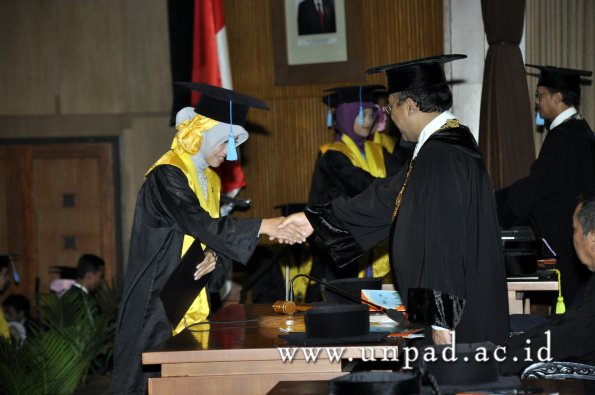 dok-humas-unpad_ilalang-foto_wisuda-gel-1-2010-2011_s1-sastra_206