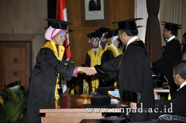 dok-humas-unpad_ilalang-foto_wisuda-gel-1-2010-2011_s1-sastra_209