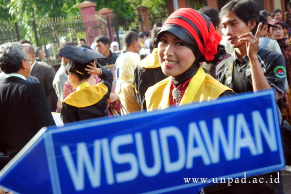 dok-humas-unpad_ilalang-foto_wisuda-gel-1-2010-2011-sesi-5_004