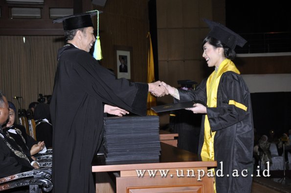 dok-humas-unpad_ilalang-foto_wisuda-gel-1-2010-2011_s1-farmasi_004